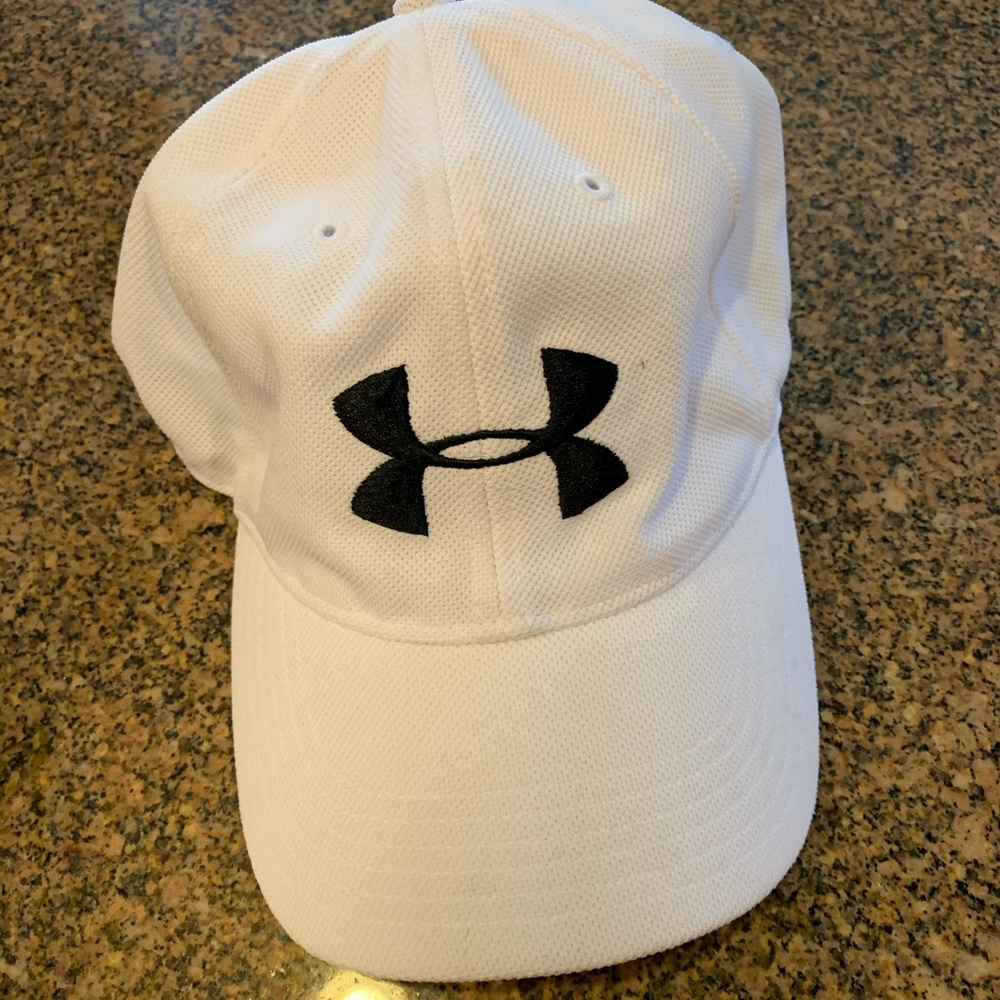 WHITE UNDER ARMOUR HAT...Ike NEW!!😍🎉